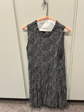 Coco + Carmen Black and White Sleeveless Printed Midi Dress